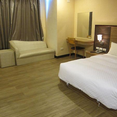 Da Chien Hotel Каосюн Екстериор снимка