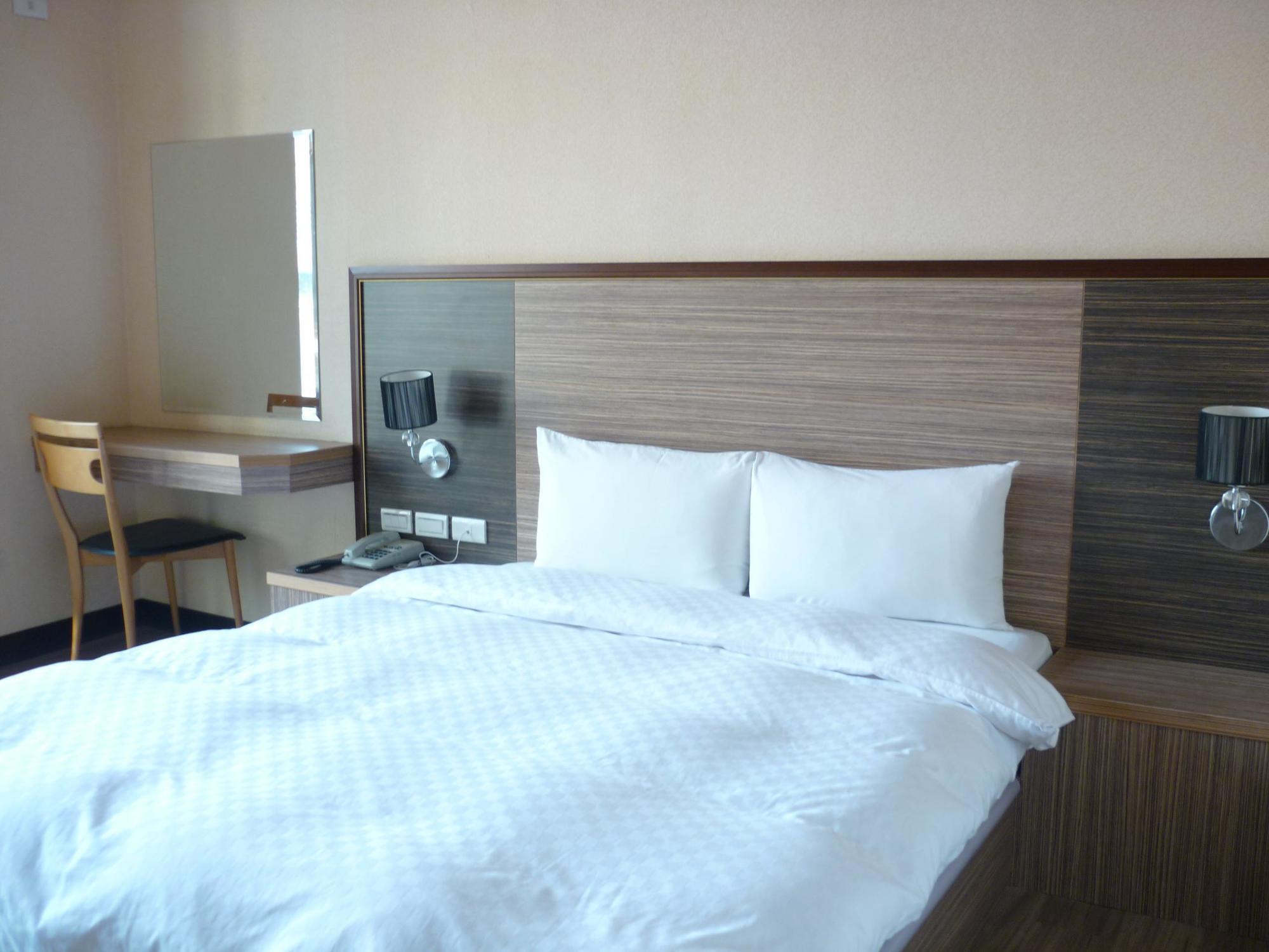 Da Chien Hotel Каосюн Екстериор снимка